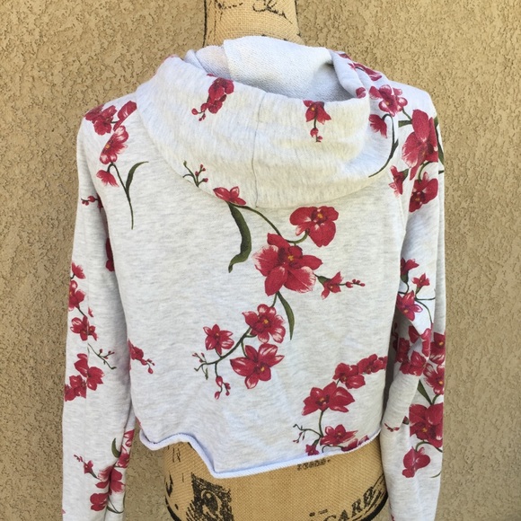 Forever 21 Sweatshirt Crop Top - Picture 4 of 4